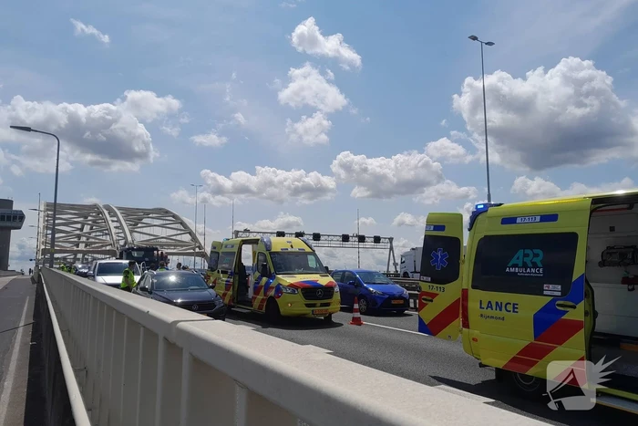 Flinke schade bij ongeval op van Brienenoordbrug