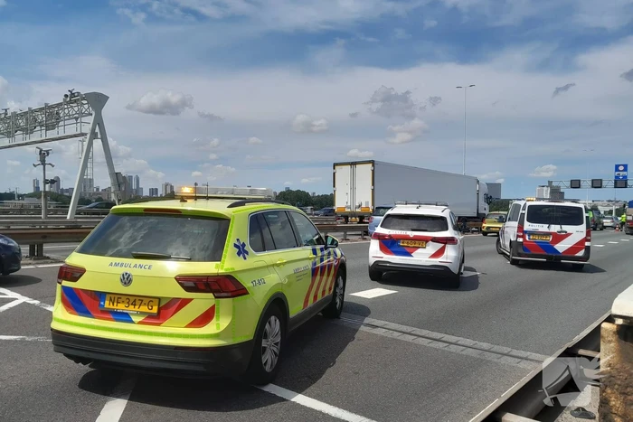 Flinke schade bij ongeval op van Brienenoordbrug