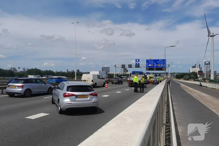 Flinke schade bij ongeval op van Brienenoordbrug