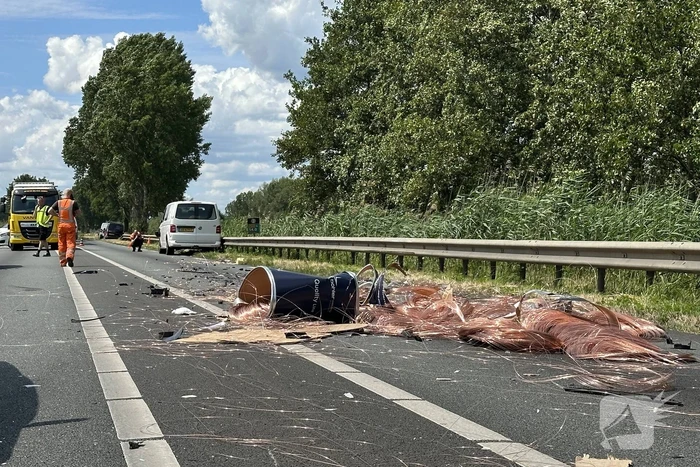 Enorme schade bij botsing met vrachtwagen