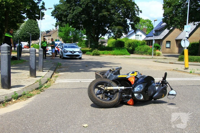 Scooterrijder gewond bij botsing met auto