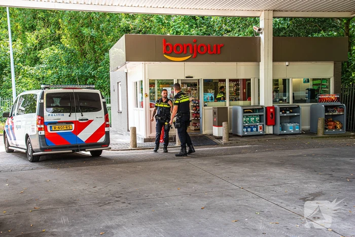 Overvaller steelt geld bij tankstation