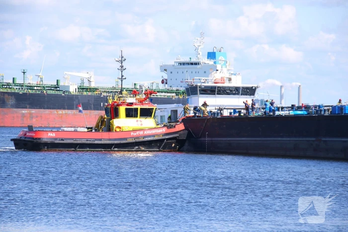 Brandmelding op binnenvaartschip in Afrikahaven