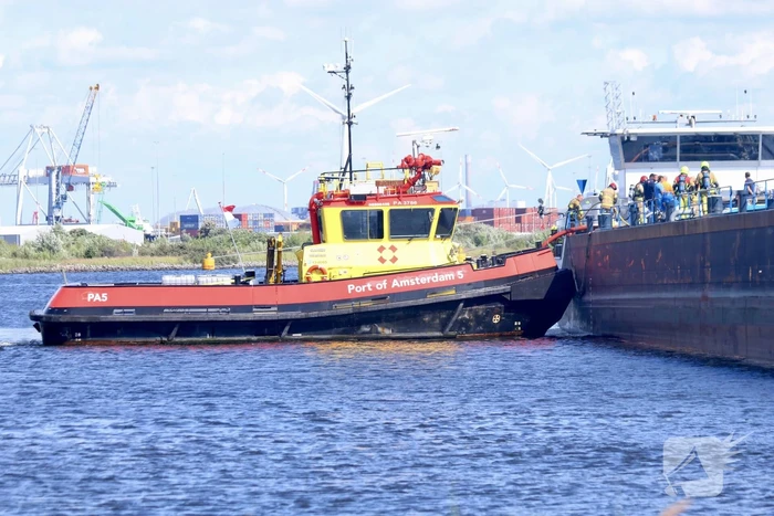 Brandmelding op binnenvaartschip in Afrikahaven