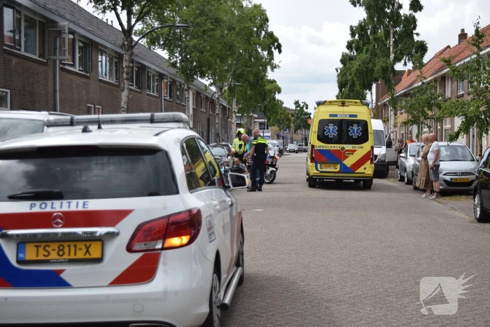 Jonge dame op fiets gewond bij botsing