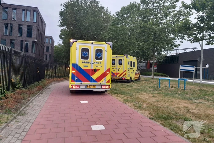 Gewonden na aanrijding tussen fietser en scooterrijder