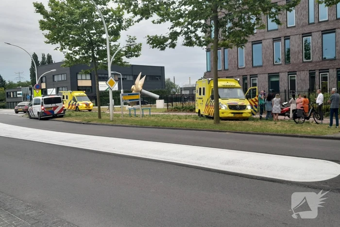 Gewonden na aanrijding tussen fietser en scooterrijder