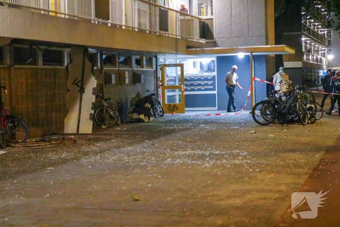 Enorme ravage bij flat na explosie