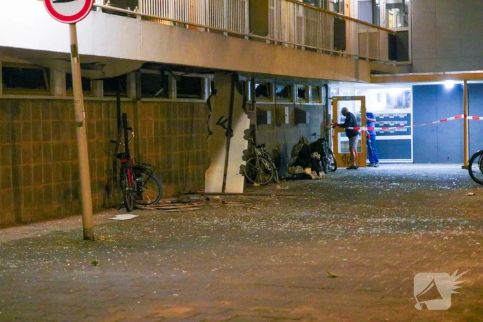 Enorme ravage bij flat na explosie