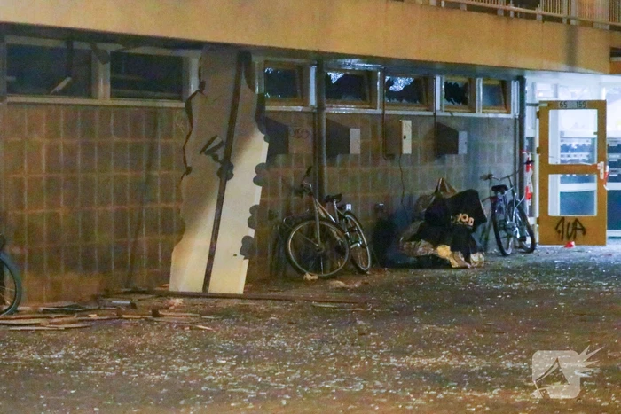 Enorme ravage bij flat na explosie