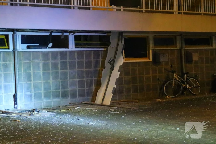 Enorme ravage bij flat na explosie