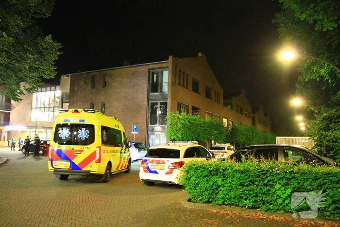 Scootmobiel en elektrische fiets vatten vlam in woning