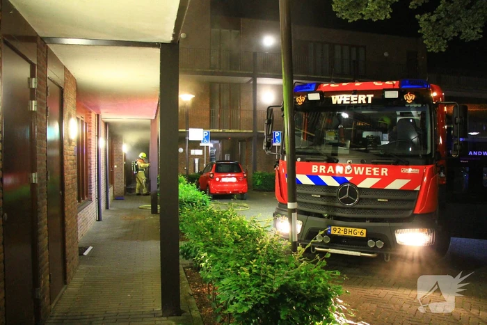 Scootmobiel en elektrische fiets vatten vlam in woning