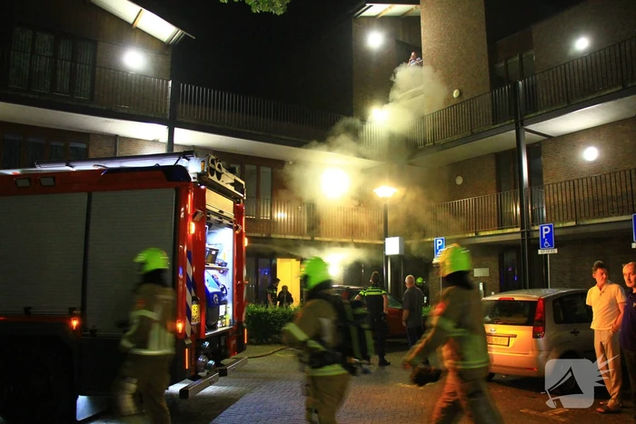 Scootmobiel en elektrische fiets vatten vlam in woning