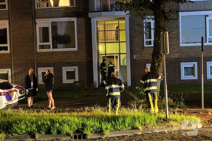 Brandweer ventileert woning na aangebrand eten