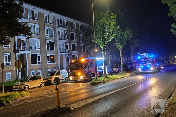 Brandweer ventileert woning na aangebrand eten