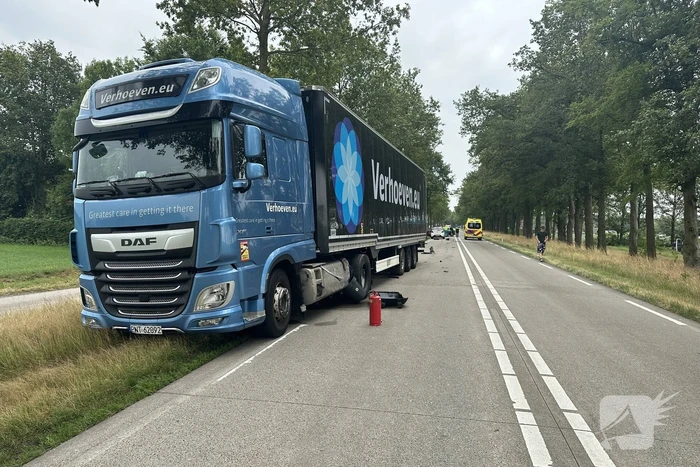 Enorme schade bij aanrijding met vrachtwagen