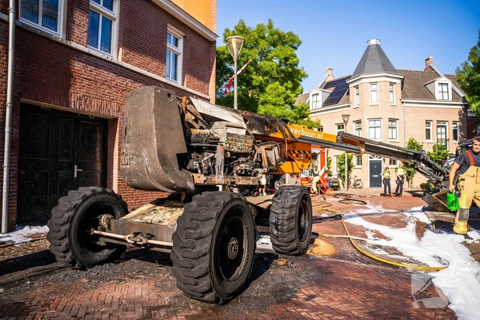 Hoogwerker door brand verwoest