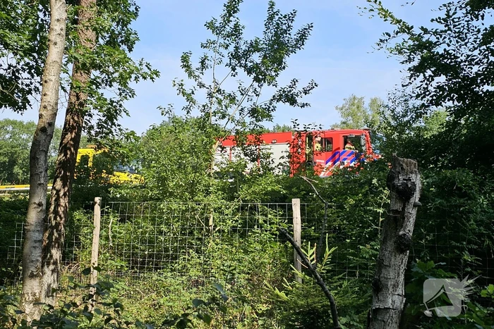 Caravan kantelt en blokkeert snelweg