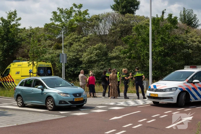 Fietser gewond bij aanrijding met auto op beruchte rotonde