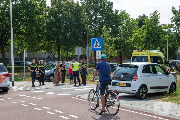 Fietser gewond bij aanrijding met auto op beruchte rotonde