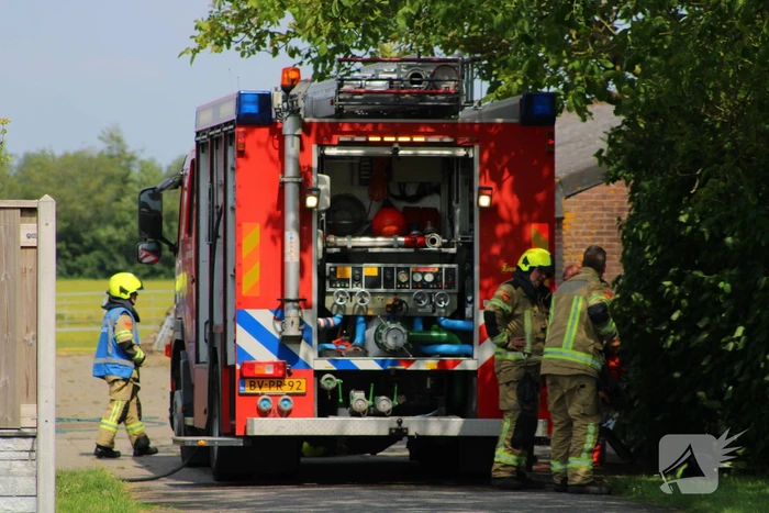 Brand in muur van schuur