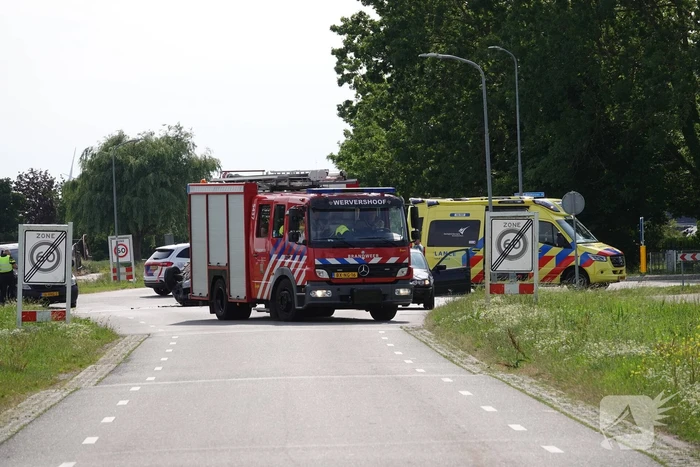 Auto komt op de kop tot stilstand