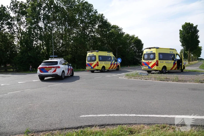 Auto komt op de kop tot stilstand