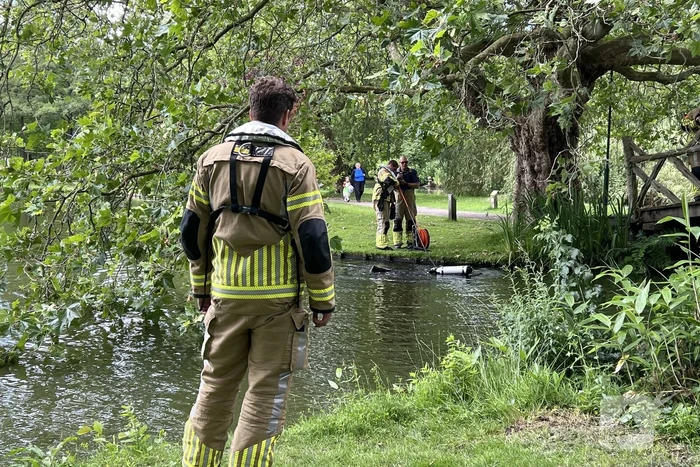 Zoekactie in water door verlaten scootmobiel