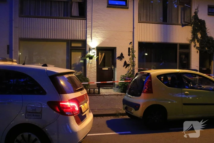 Explosie bij voordeur van woning