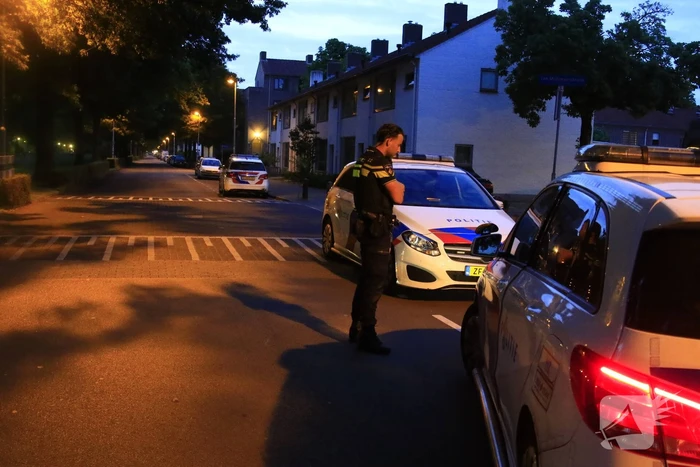 Explosie bij voordeur van woning