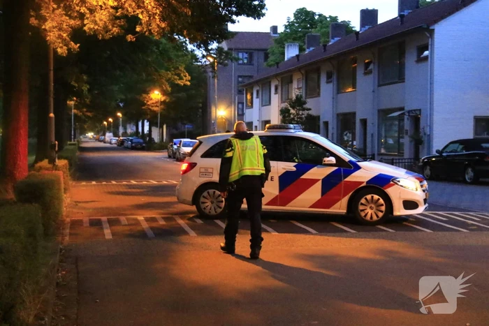 Explosie bij voordeur van woning