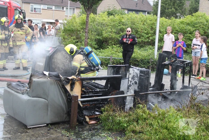 Afval en container in brand gestoken
