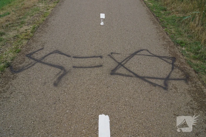 Fietspad voorzien van aanstootgevende tekeningen