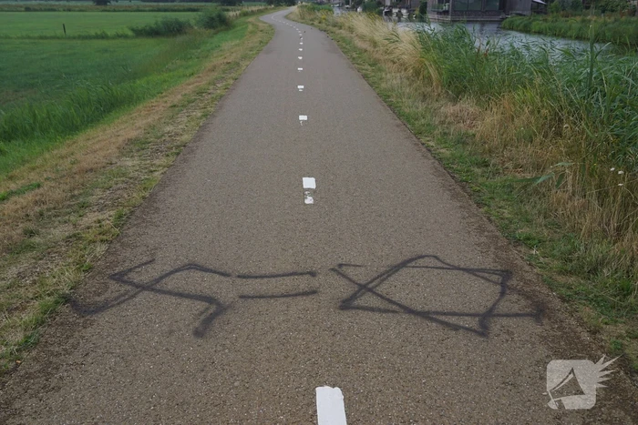 Fietspad voorzien van aanstootgevende tekeningen