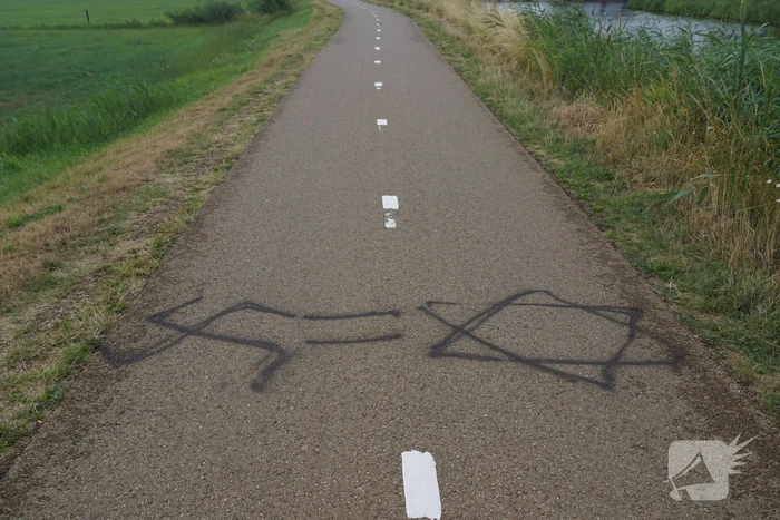 Fietspad voorzien van aanstootgevende tekeningen