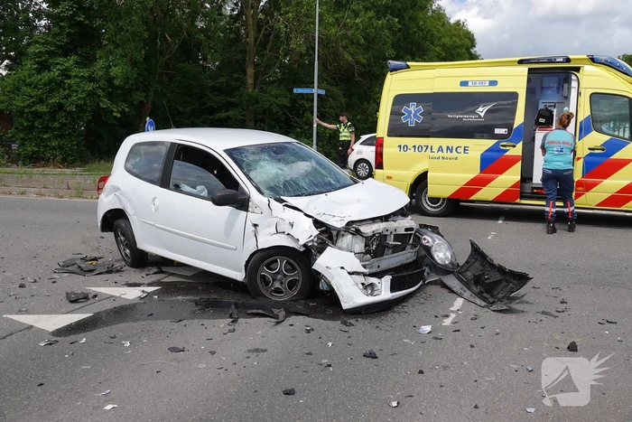 Drie gewonden bij botsing