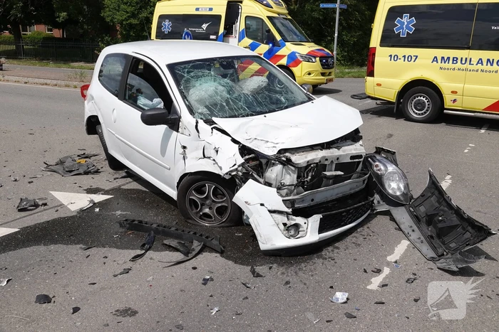 Drie gewonden bij botsing