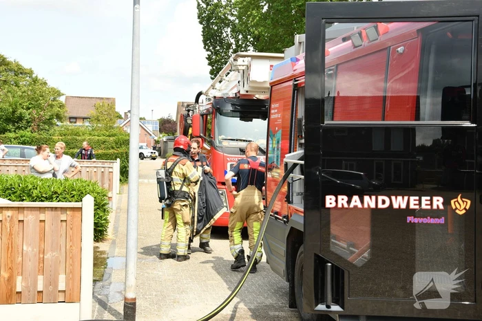 Woningbrand blijk afval in voortuin