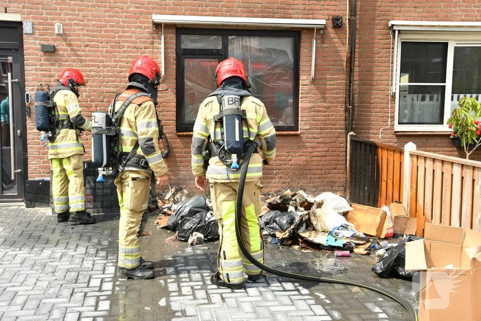 Woningbrand blijk afval in voortuin