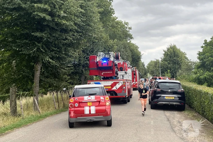 Flinke rookontwikkeling bij brand in zonnepanelen op dak van woning
