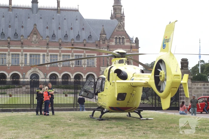 Straat afgezet na incident, traumahelikopter ingezet