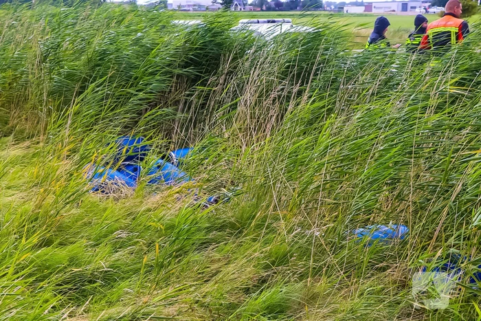 Brandweer controleert gedumpte vaten