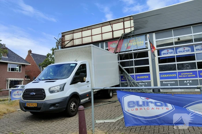 Storm veroorzaakt schade aan bedrijfspand