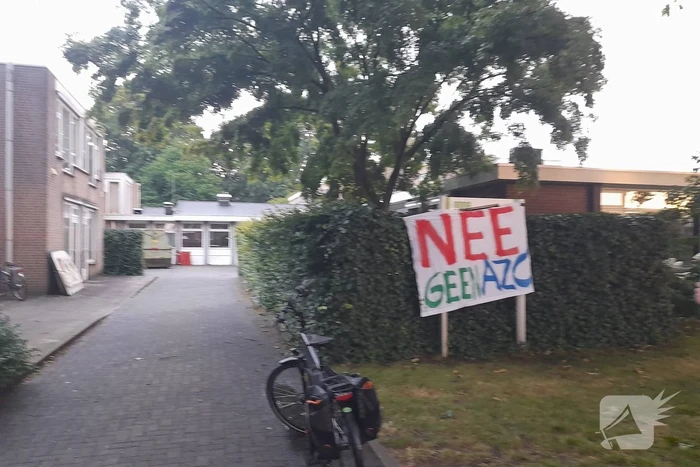Brandende container geblust door brandweer