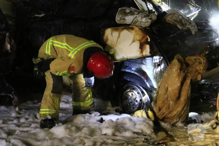 Auto en camper door brand verwoest