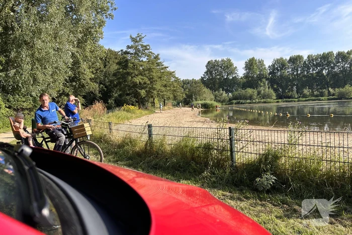 Grote zoekactie opgestart na aantreffen kinderfiets bij water