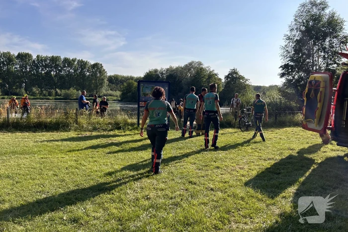 Grote zoekactie opgestart na aantreffen kinderfiets bij water