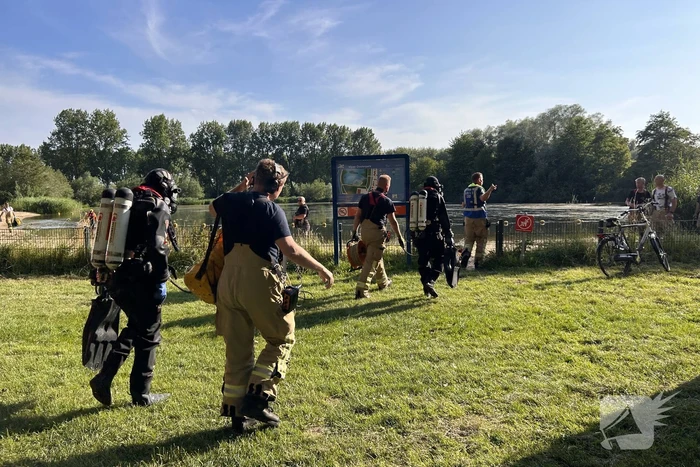 Grote zoekactie opgestart na aantreffen kinderfiets bij water