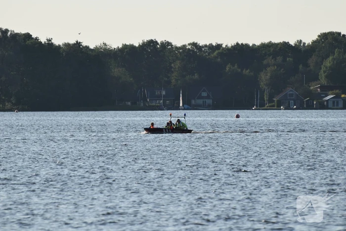 Boot maakt water op Hoornsemeer